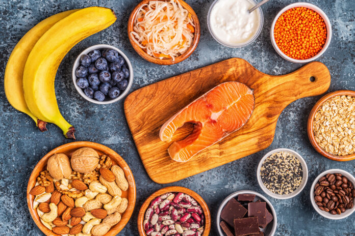Healthy foods that lift your mood - salmon, dark chocolate, fermented foods (sauerkraut, yogurt), bananas, berries, nuts, oats, beans, lentils and coffee.